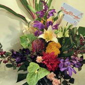 還暦祝い　60歳の誕生日祝いに贈るアレンジメント　二子玉川の花屋　ネイティブフラワーイーダ　バンクシアとユリ