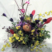 還暦祝いに贈る花　枝とネイティブフラワーのアレンジメント装花　