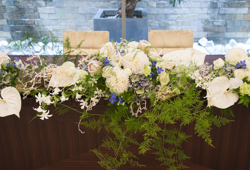 結婚式会場装花　メインテーブルの装花