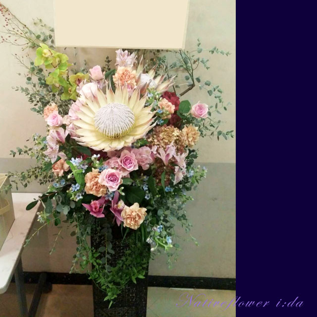 お祝いスタンド花　東京　二子玉川の花屋　ネイティブフラワーイーダ　トロピカル